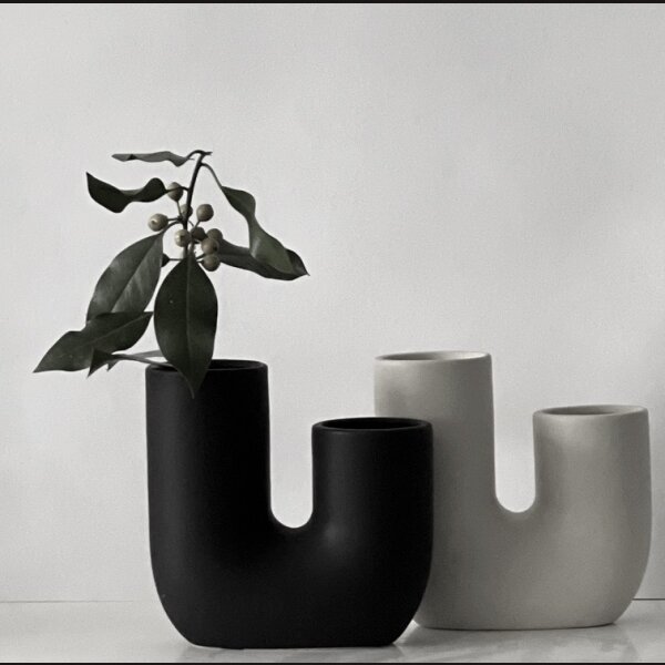U-f&ouml;rmige Design Vase Keramik lieferbar schwarz und/oder wei&szlig;  f&uuml;r Einzelblumen