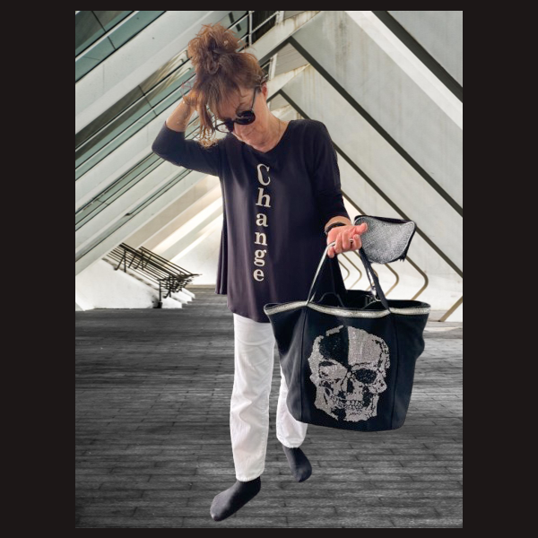 EXTRAVAGANTER SHOPPER in Schwarz mit glitzerndem SKULL deSIGN