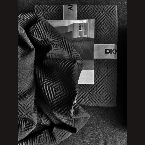 EXQUISITER deLUXE BETTW&Auml;SCHE Schwarz by DKNY New York 135 x 2000 cm