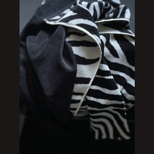 BE WILD! 2er Set HANDT&Uuml;CHER im Mix Zebra deSIGN &amp; uni Schwarz 50 x 90 cm 100 % Cotton