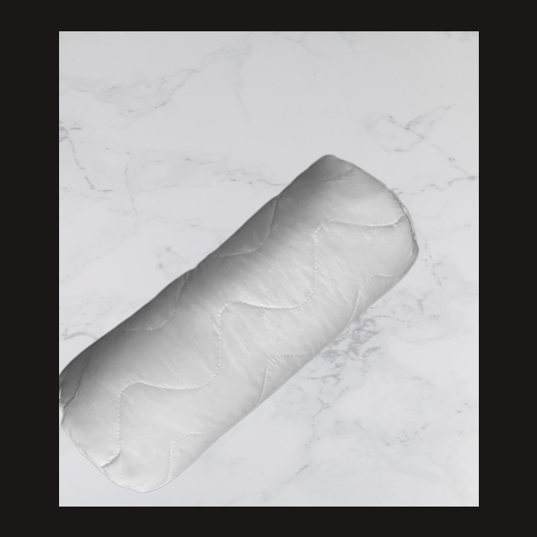 TRAUM-SCH&Ouml;NE NACKENROLLE 15 cm x  40 cm Polyester gesteppt mit Rei&szlig;verschluss